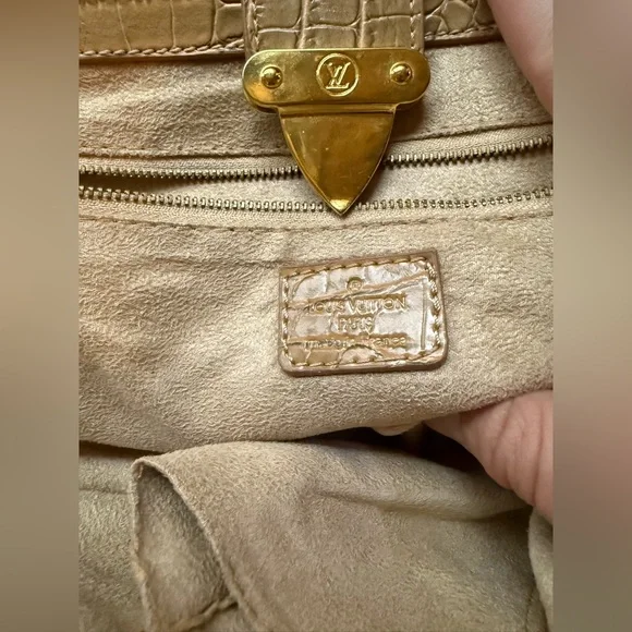 Louis Vuitton bag in Beige and Gold - Picture 5 of 6